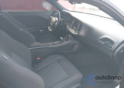 2018 Dodge Challenger Sxt z USA, uszkodzony, nr VIN 2C3CDZAG8JH116517